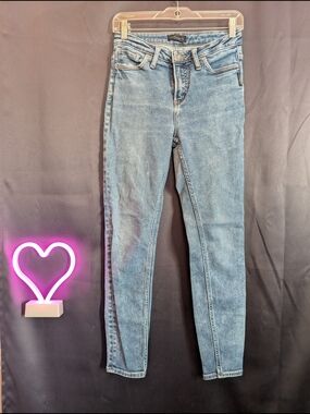 Silver Jeans Skinny Jeans in Light Blue Wash High Waist